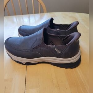 Skechers Swift Fit mens slip-on shoes size 10